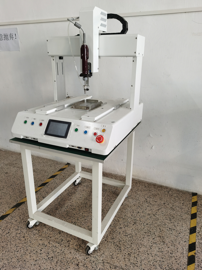 全自動四軸螺絲機.jpg